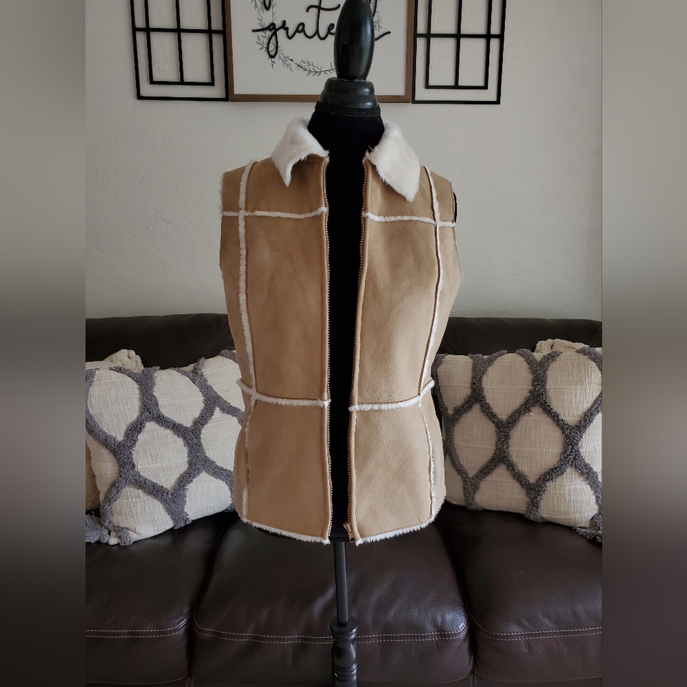 Faux leather Sherpa Lined And Trimmed Full Zip Vest Size S Boho Chic Classic
